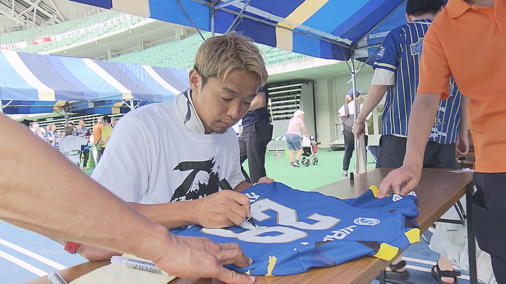 大分トリニータファン感謝デー トークショーやサイン会などで