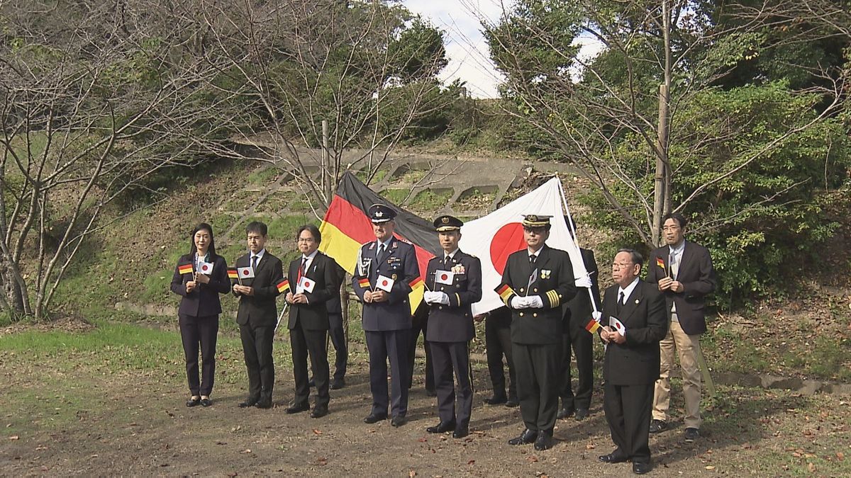 戦時中に大分市の収容所で亡くなったドイツ兵の墓を大使館が訪問「墓が守られていることに感謝」　