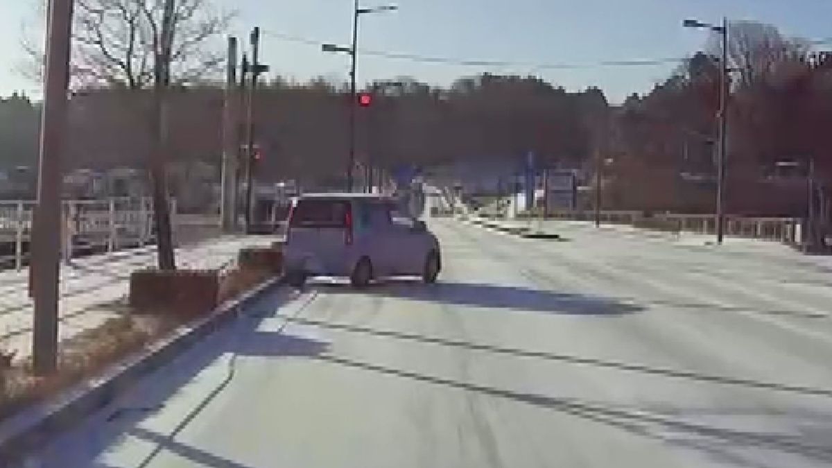 大分県内　雪で交通などに影響　日田市では走行中の車がスリップ　12日再び大雪となる恐れ