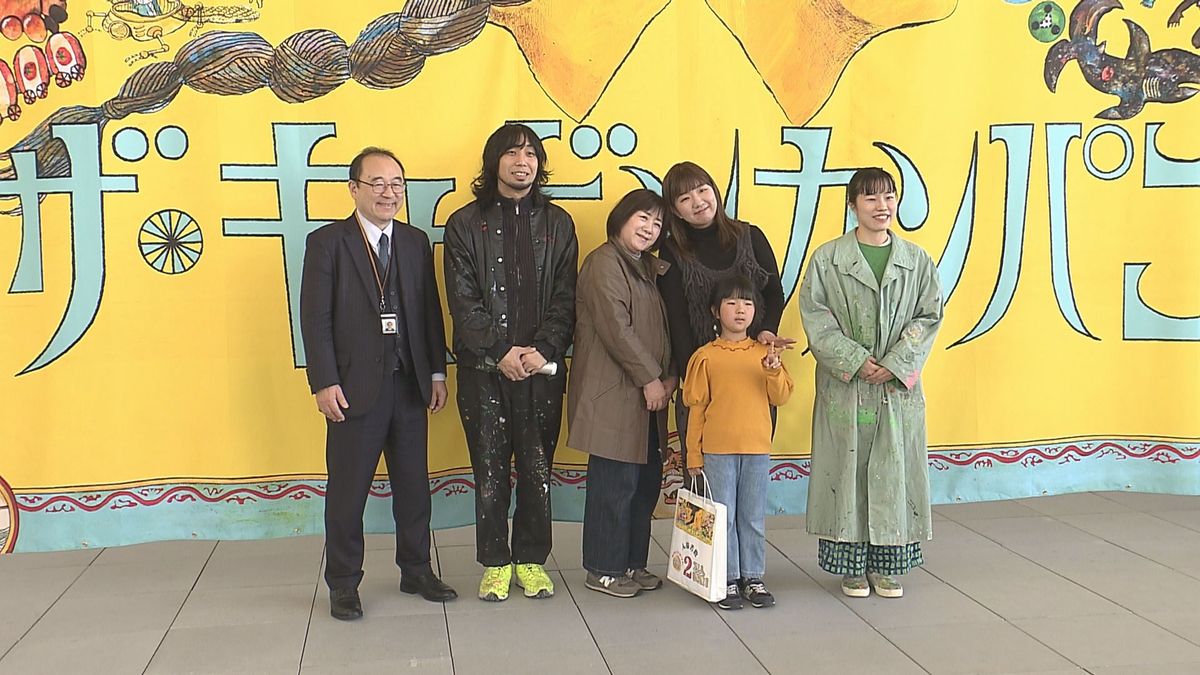 「ザ・キャビンカンパニー」の美術展　来場者2万人突破　6歳の女の子に新作絵本など贈呈　大分