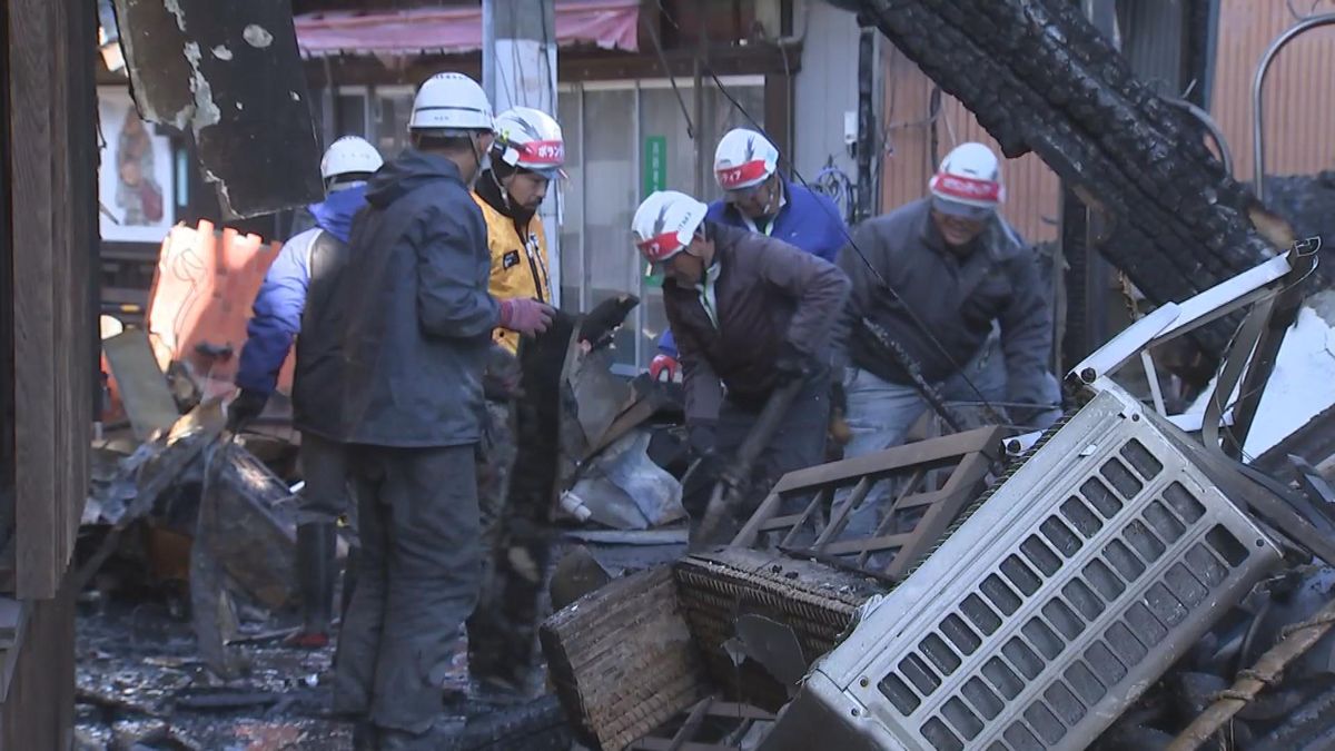 臼杵市の商店街「八町大路」などで15棟が燃えた火事　がれきの撤去作業始まる　大分