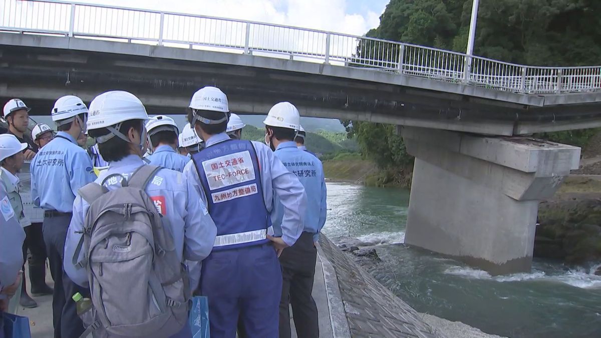 雨で橋脚傾く　国の専門家チームが調査「架け替えなら復旧に数年か」大分県日田市