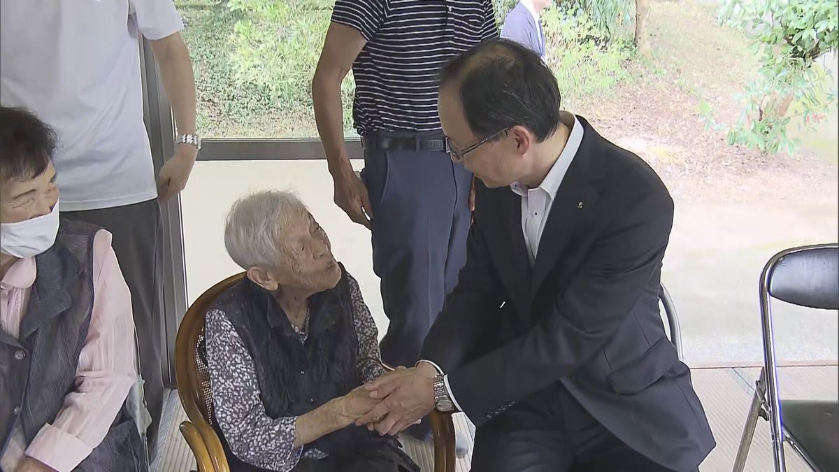 101歳の女性を知事がお祝い　長寿の秘訣は「何でも食べます」　大分県内の100歳以上　過去最多更新