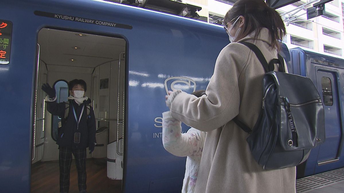 「久しぶりに家族に会えた」 Uターンラッシュで交通機関の混雑続く 特急列車の指定席ほぼ満席 大分