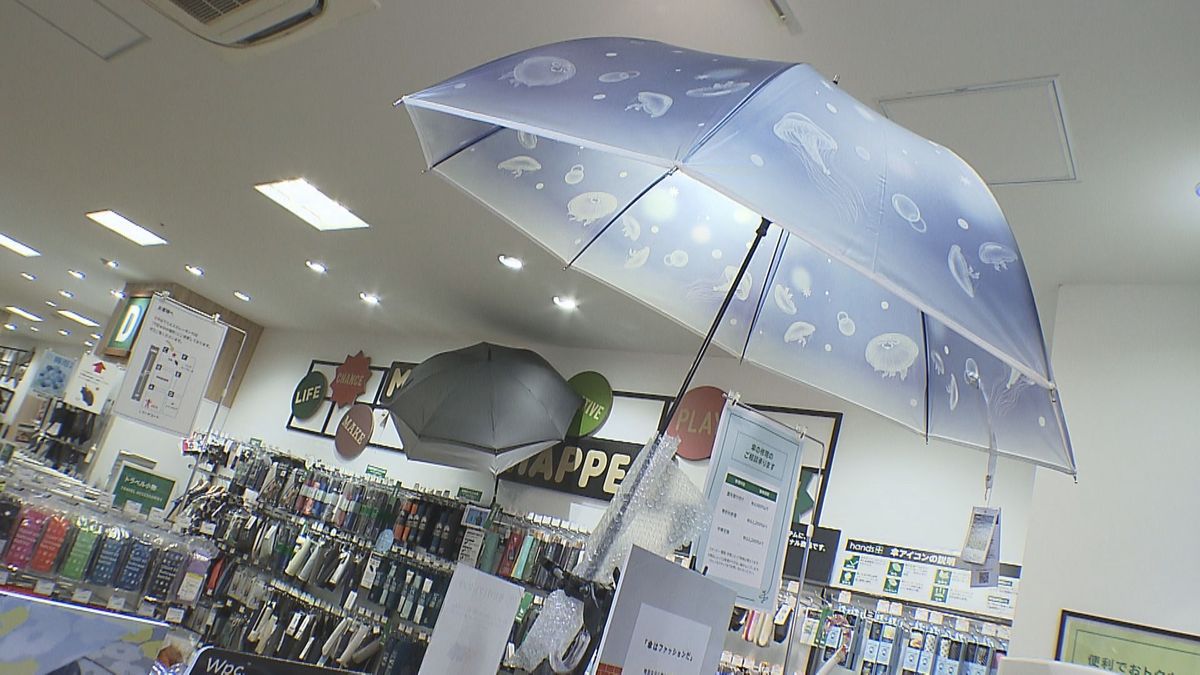 話題「3秒で折りたためる傘」「乗ることができる扇風機」梅雨を快適に　最新グッズ　大分