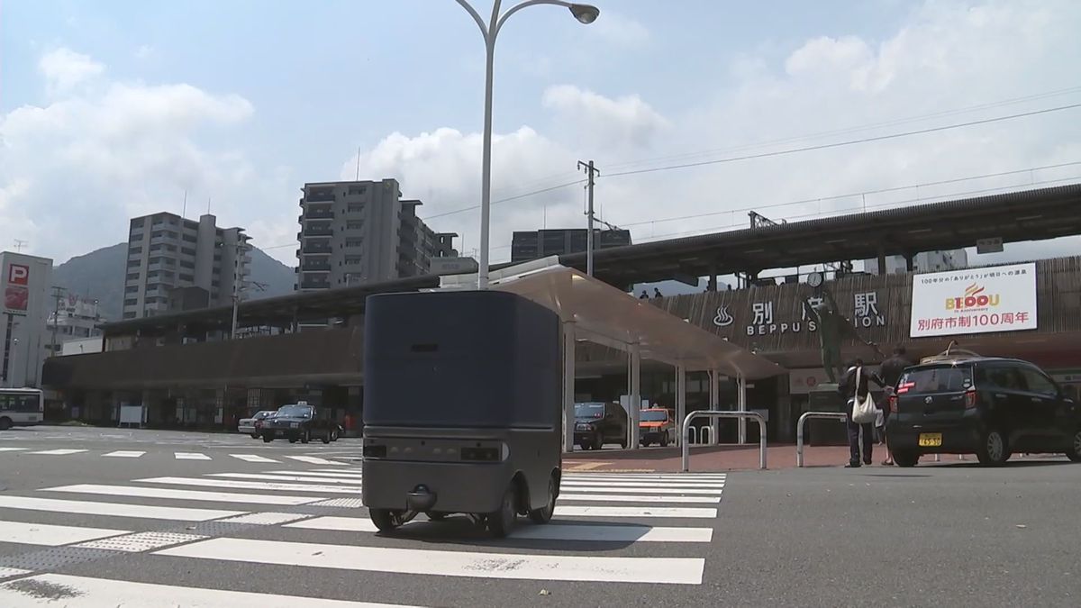 旅行者のバッグを宿泊先に運ぶ「配送ロボット」 別府で実証実験 大分