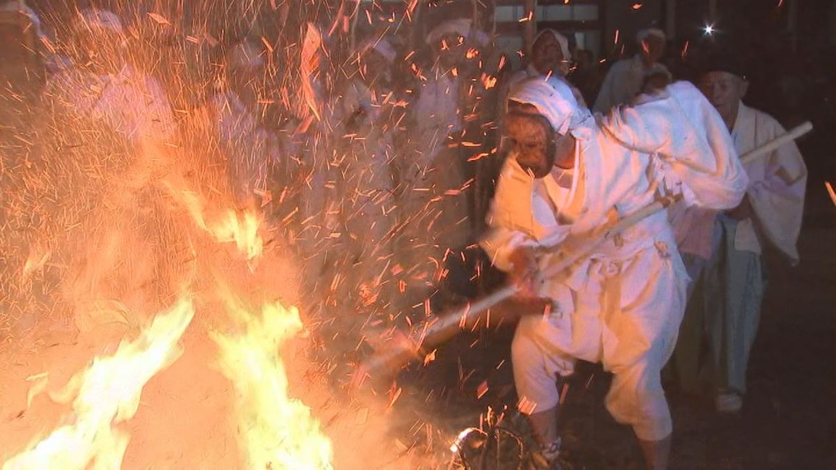 国東で秋祭り　由来が不明の奇祭「ケベス祭」と江戸時代から続く「流鏑馬」　無病息災など願う　大分