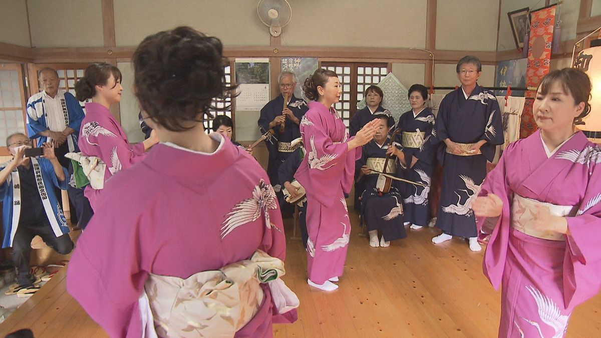 8月の本場鶴崎踊大会を前に「音開き」　猿丸太夫や左衛門を披露　鶴崎おどり保存会創立100周年　大分