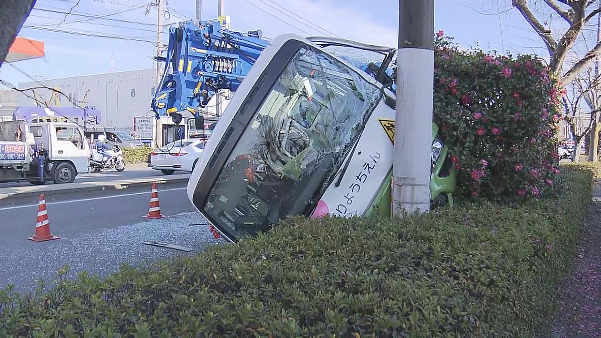 【速報】送迎中の幼稚園バスとクレーン車衝突 園児含む10人けが 救助を手伝った人は… 大分