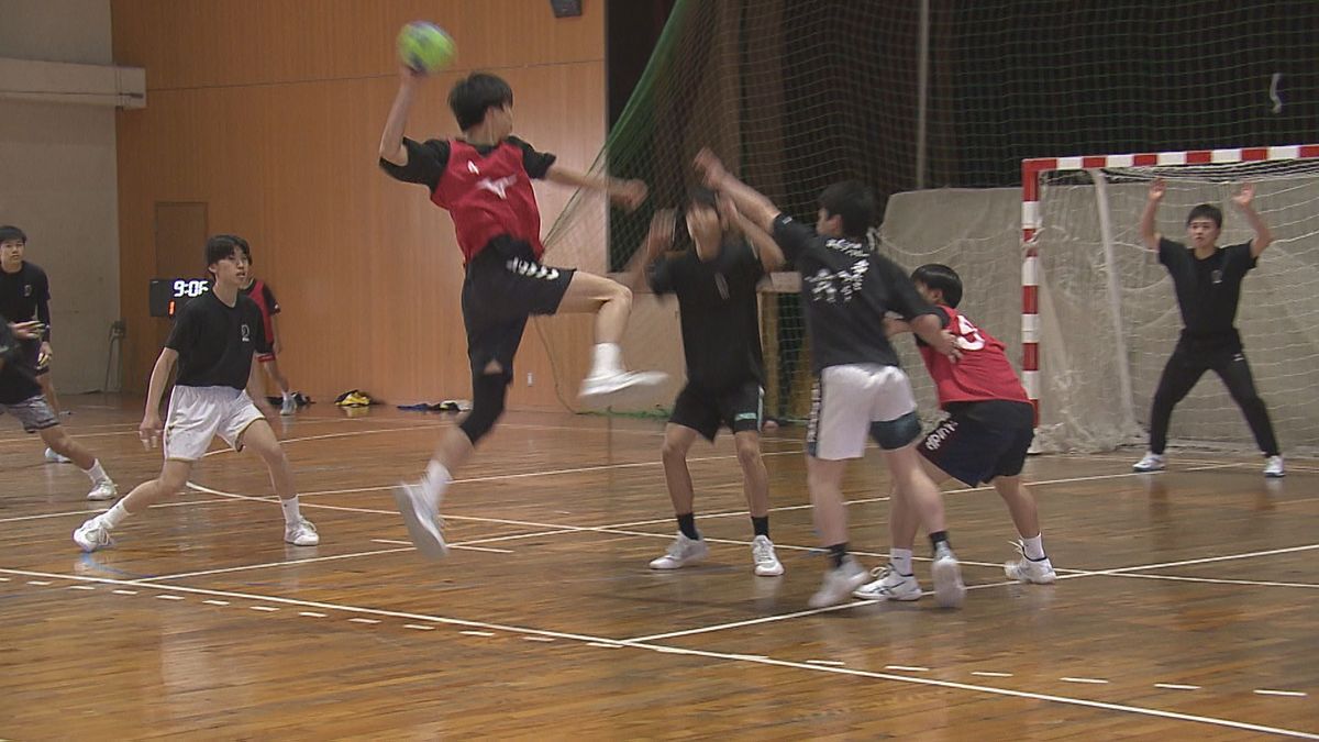 地元で臨むハンドボール全国選抜大会　大分高校「超攻撃型」で悲願の日本一を目指す