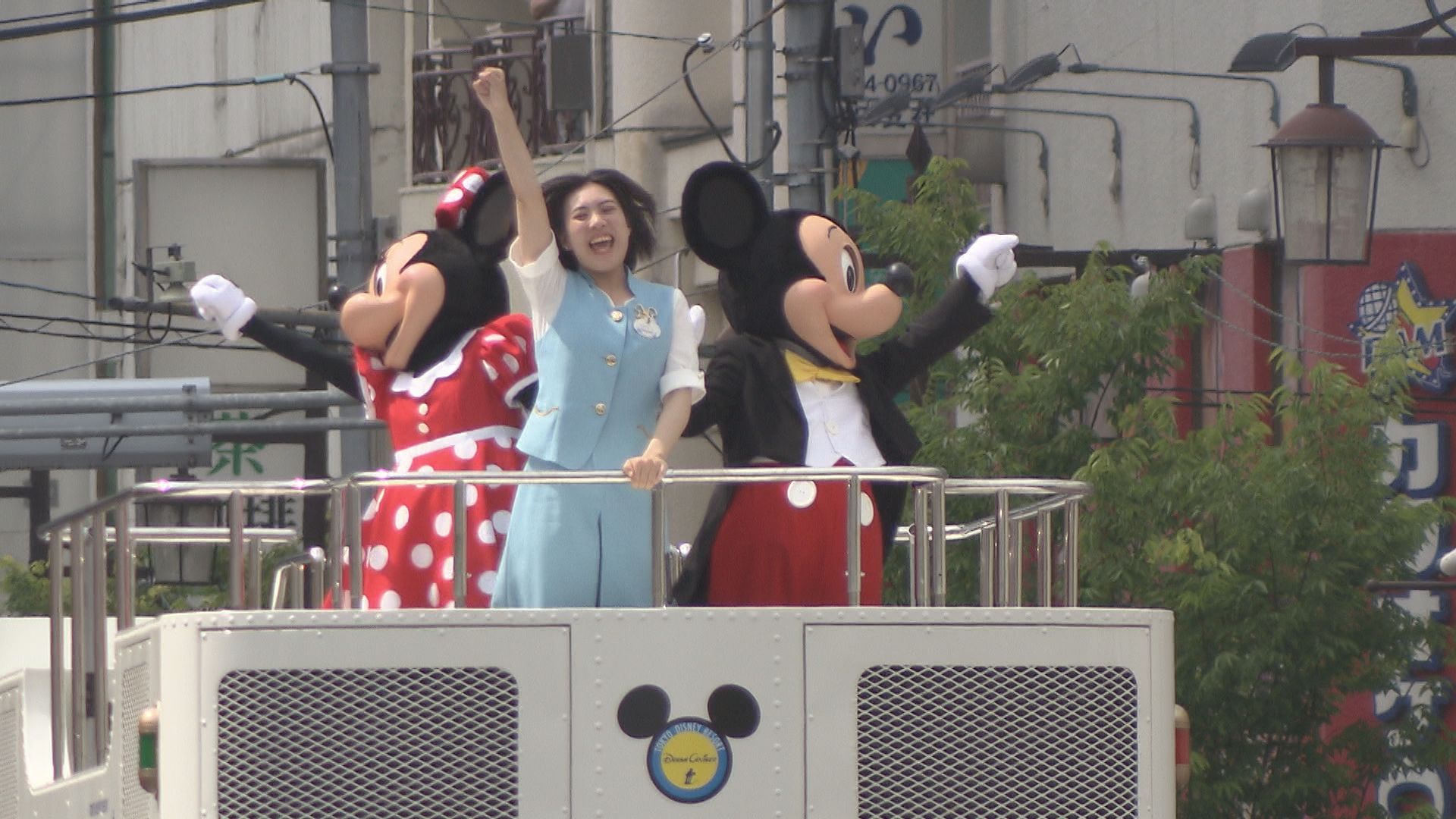 ディズニーパレードに7万人超が熱狂「街がキラキラして見えた」 コロナ