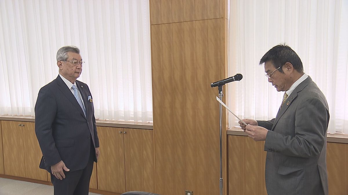 TOS番組審議会　7人に委嘱状交付　委員長はマリーンパレスの橋本社長が再任　大分