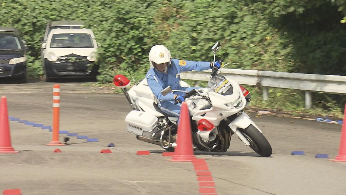 大分県警の白バイ隊員「バランス走行操縦」で日本一に輝く　約350キロの白バイを巧みに操る　