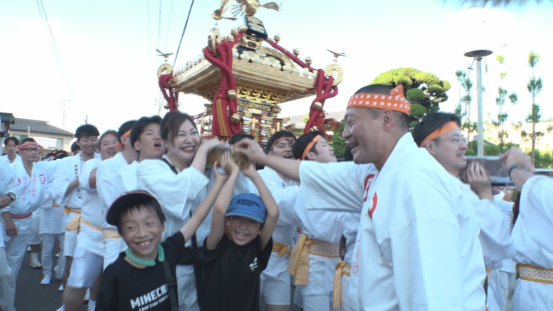 豪華な“江戸みこし”に熱気…湯島天満…