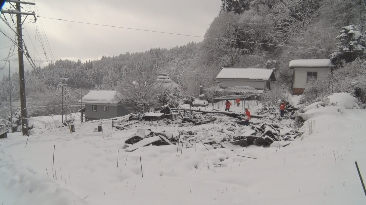 戸隠で住宅全焼　焼け跡から１人の遺体　住人の70歳女性と連絡取れず