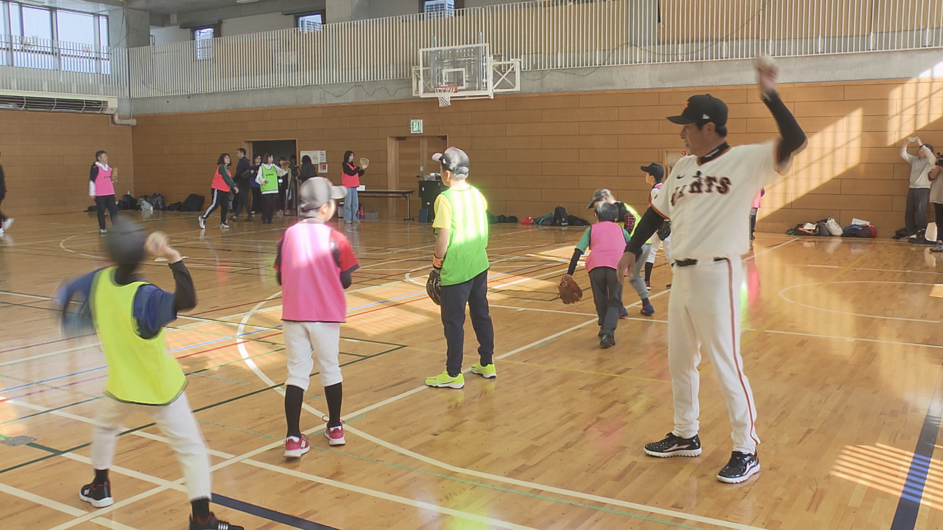 「野球楽しいと感じてほしい」元プロ野球選手　読売ジャイアンツ女子チーム監督・宮本和知さんの野球教室　…