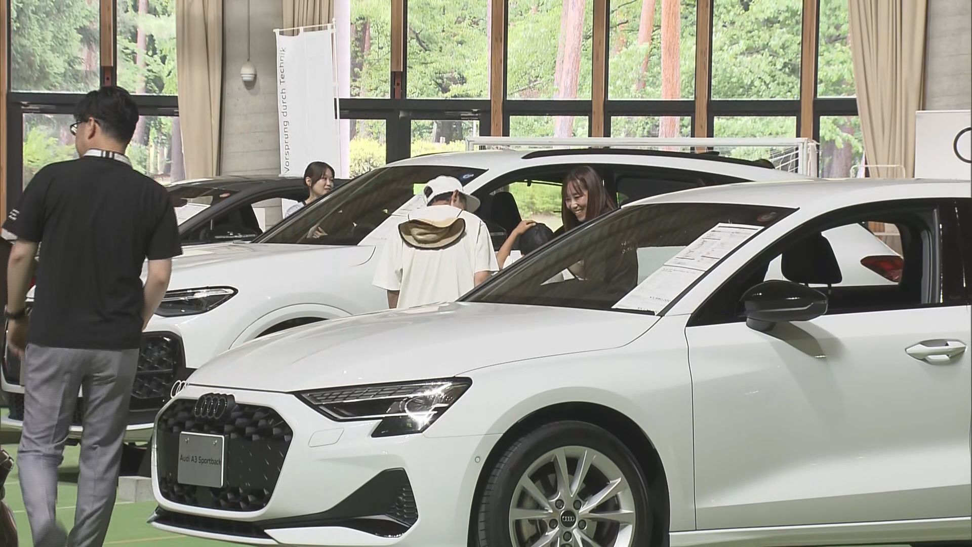 人気の輸入車が集結　21ブランドの最新モデルや認定中古車が勢ぞろい　憧れの車に目も輝く【長野・松本市…