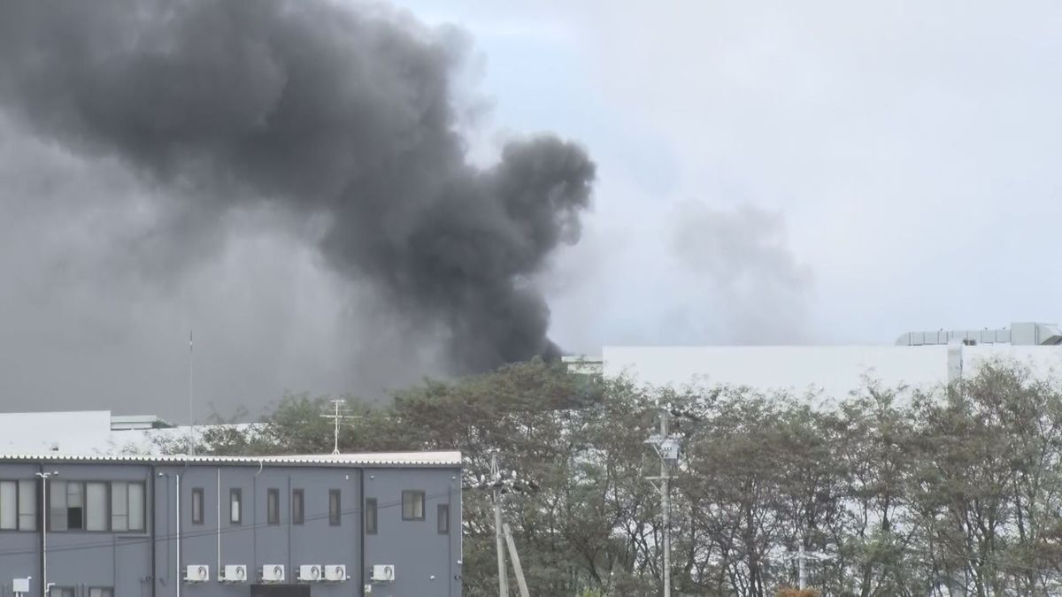 上田市のキノコ生産工場で火事　通報から21時間以上消火に至らず　　