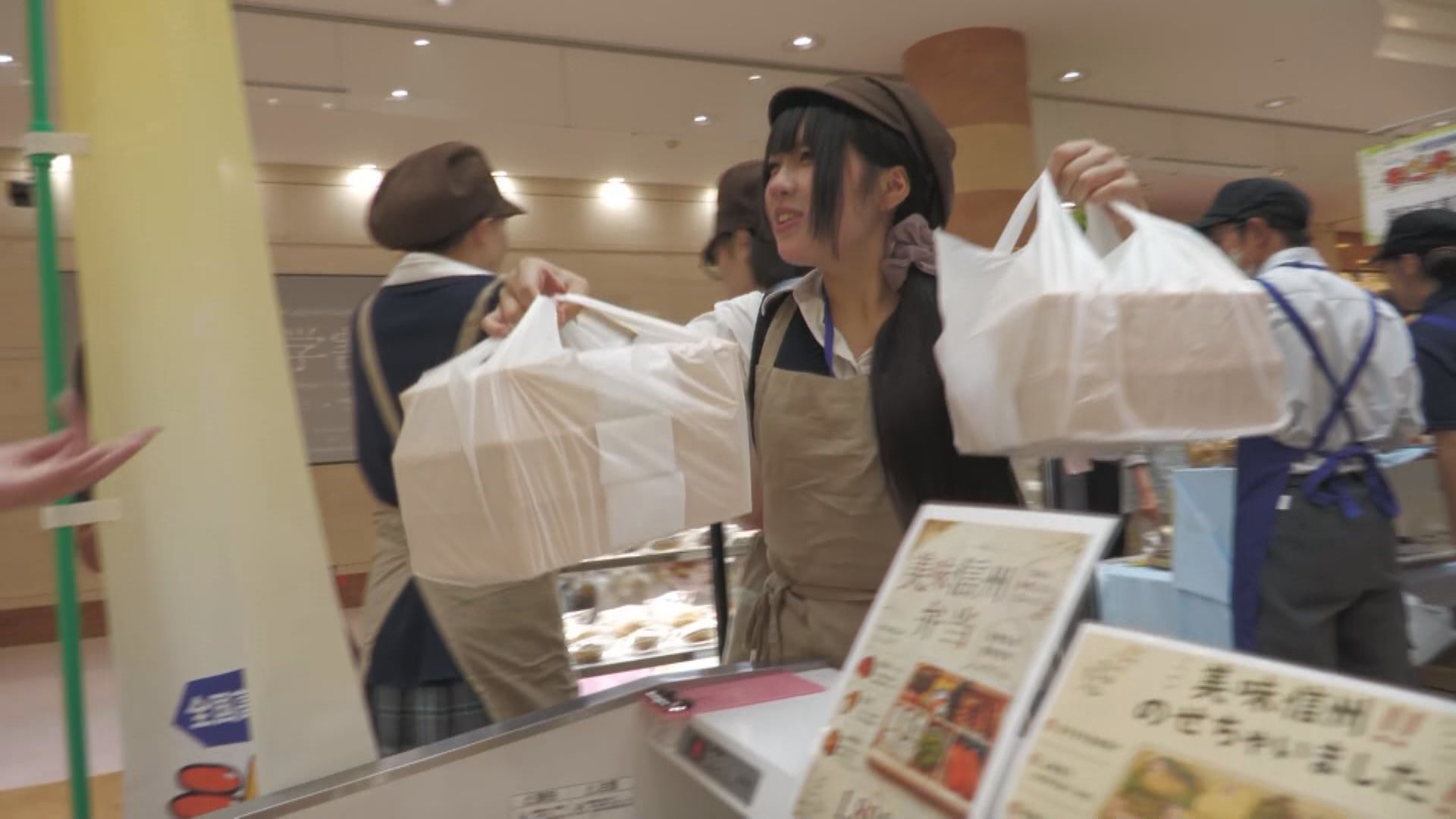 「完売してほしい！」高校生が開発したオリジナル商品の合同販売会　商業を学ぶ県内６校と松本大学が参加　…