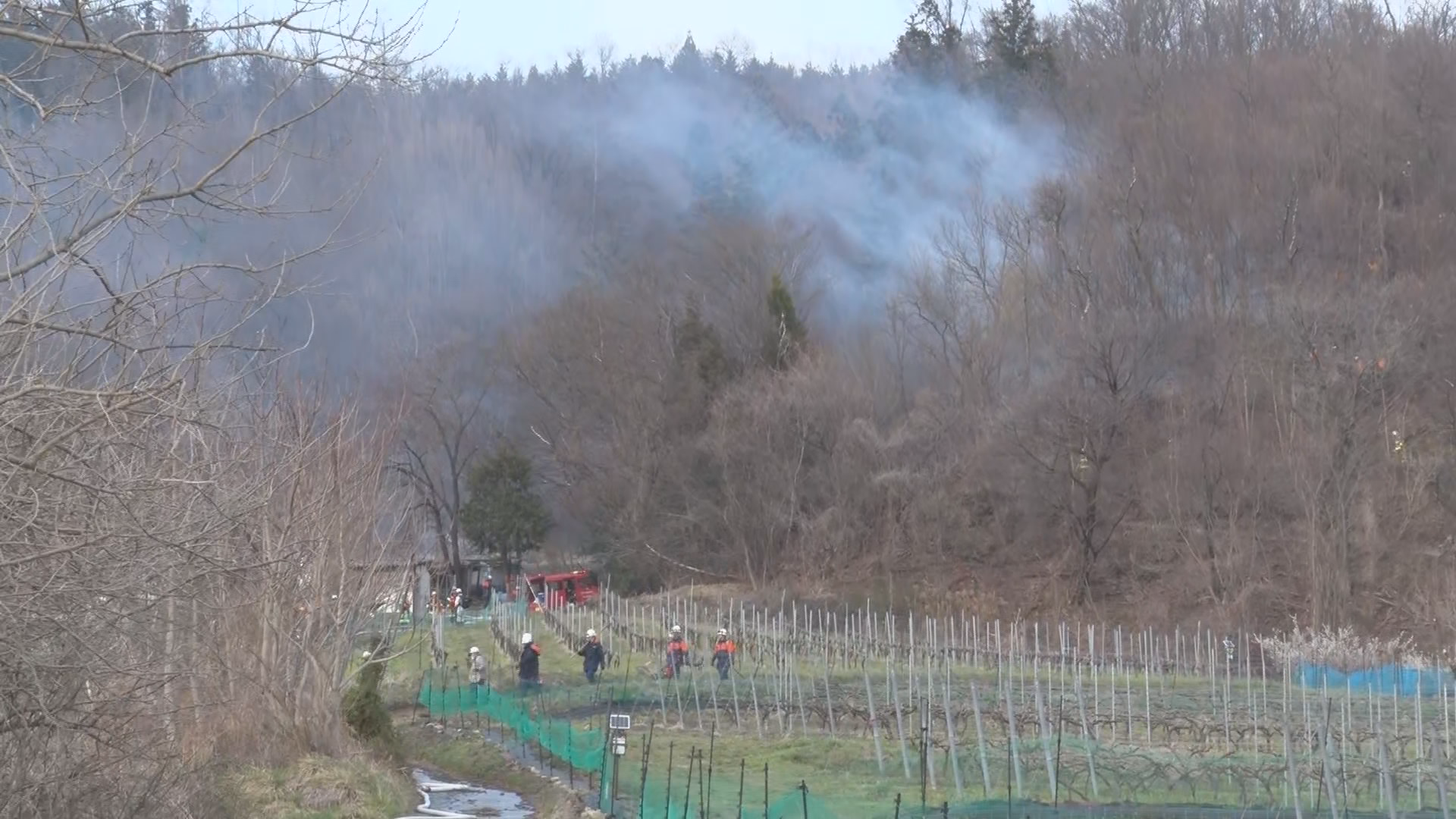 安曇野市で山林火災　たき火の火が燃え…