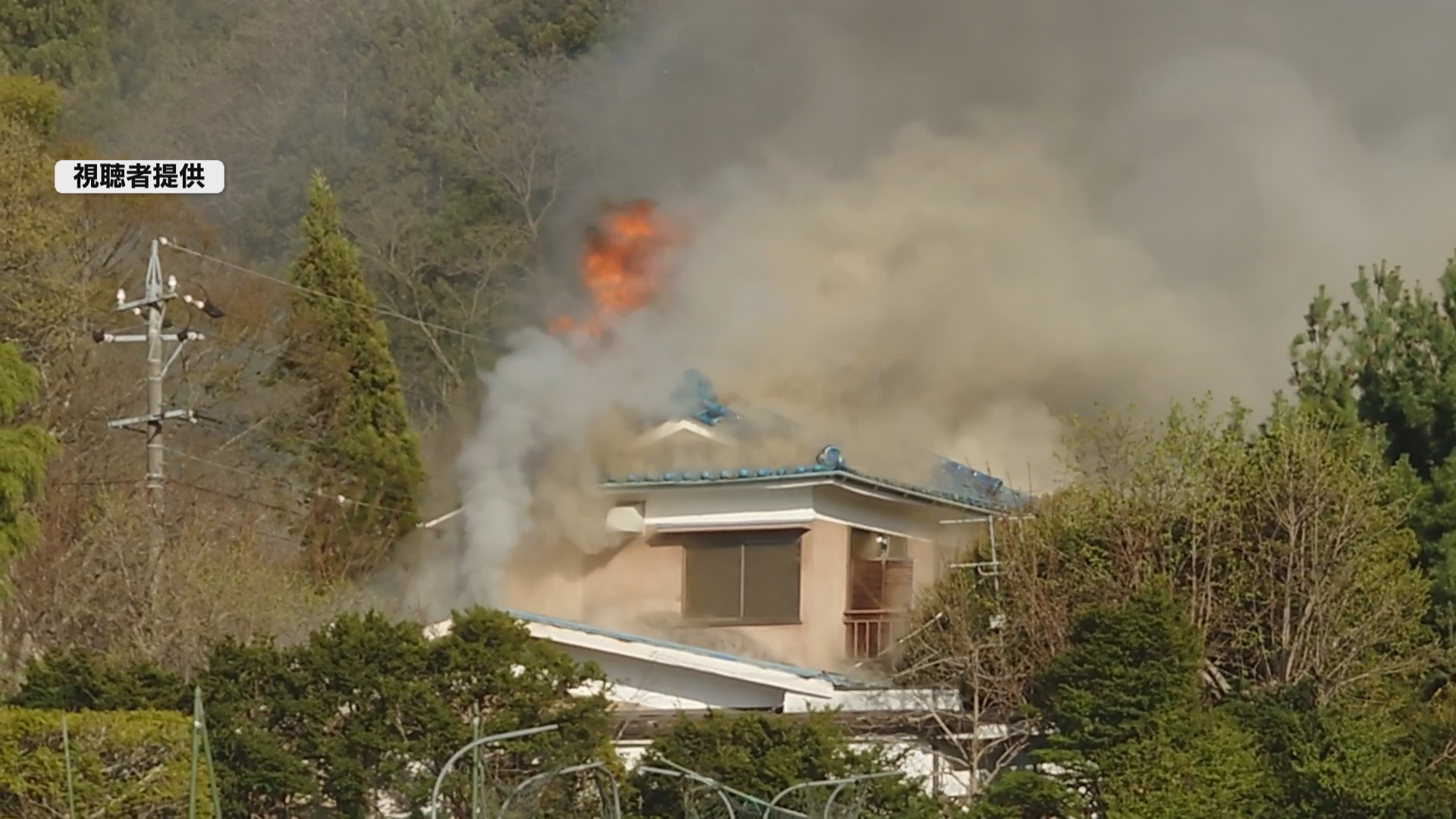 「建物から白煙が出ている」　安曇野市…