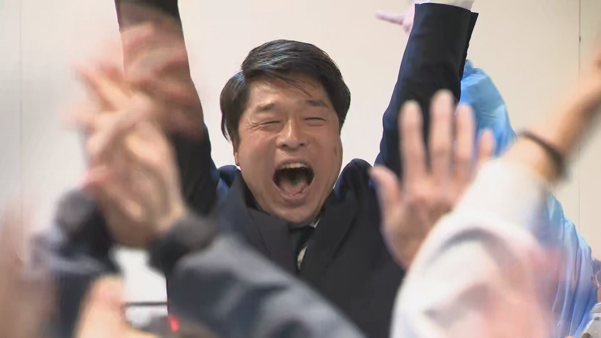 「今までの思いお約束をしっかりと果たしながら…」　上田市長選挙は新人の齊藤達也さん50歳が現職を破っ…