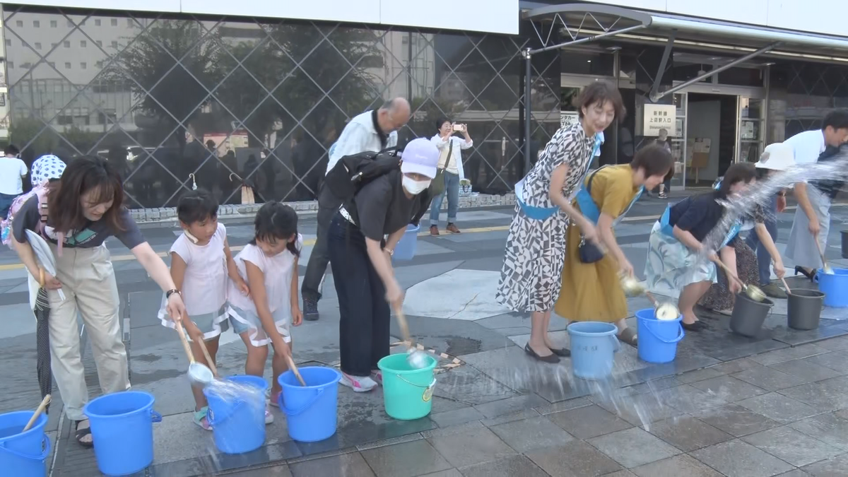 ひんやり　打ち水・かき氷　暑すぎて来店客減る？！来た人はたっぷり２杯食べる人も！３日も猛暑続く…　熱中症に厳重な警戒を