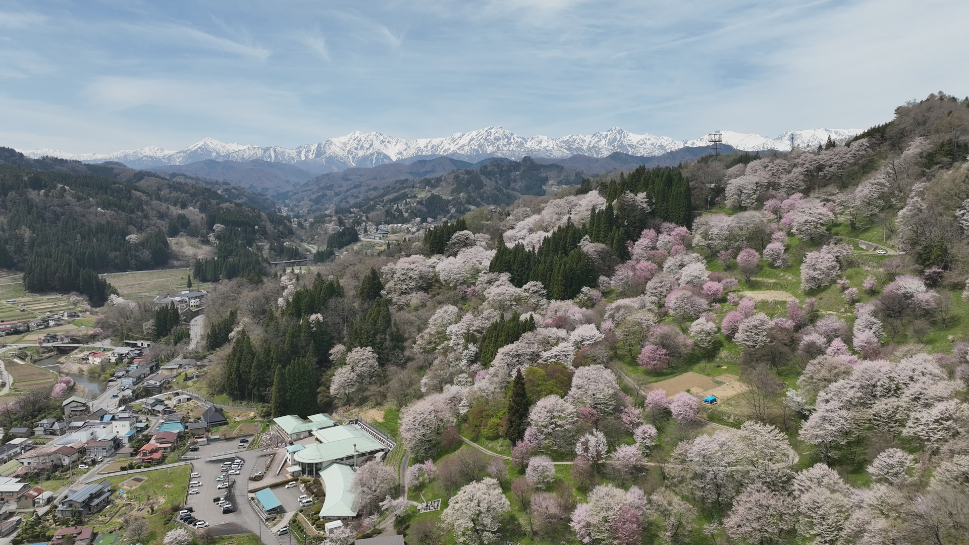 絶景ドローン映像！残雪の北アルプスと…