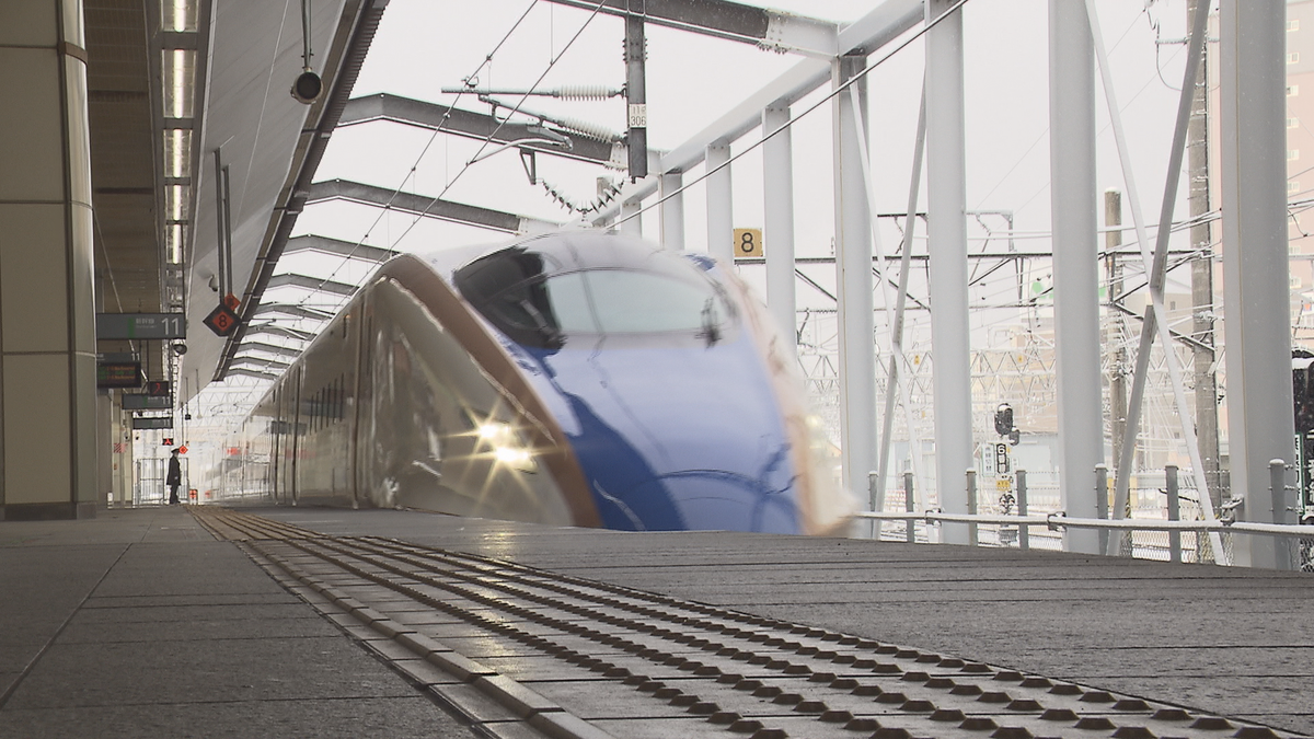  【続報】東北・上越・北陸新幹線　運転再開は午後２時３０分ごろの見込み　東北新幹線「はやぶさ・こまち21号」の車両の連結部分が外れ停車　午前11時半ごろから運転見合わせ