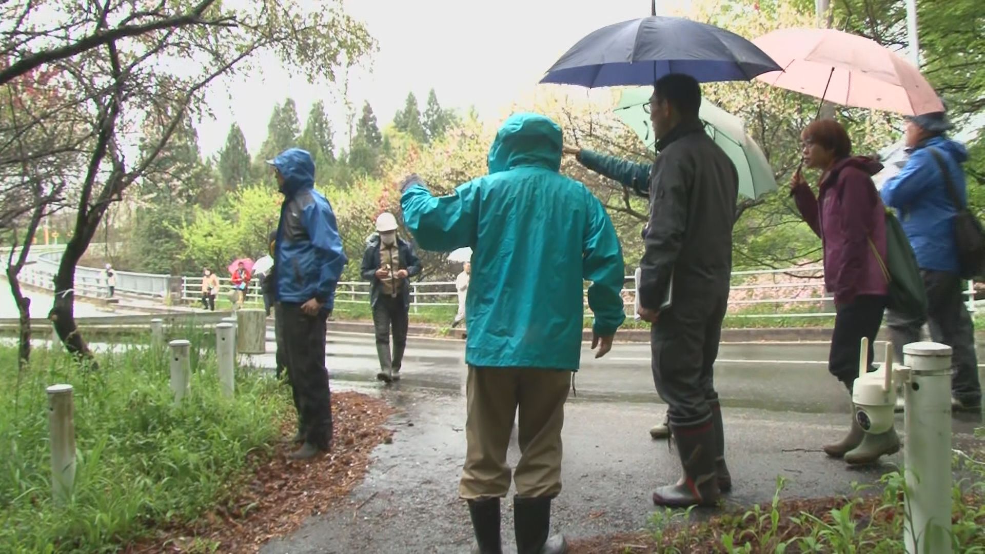 クマ出没に備えて通学路などの安全点検…
