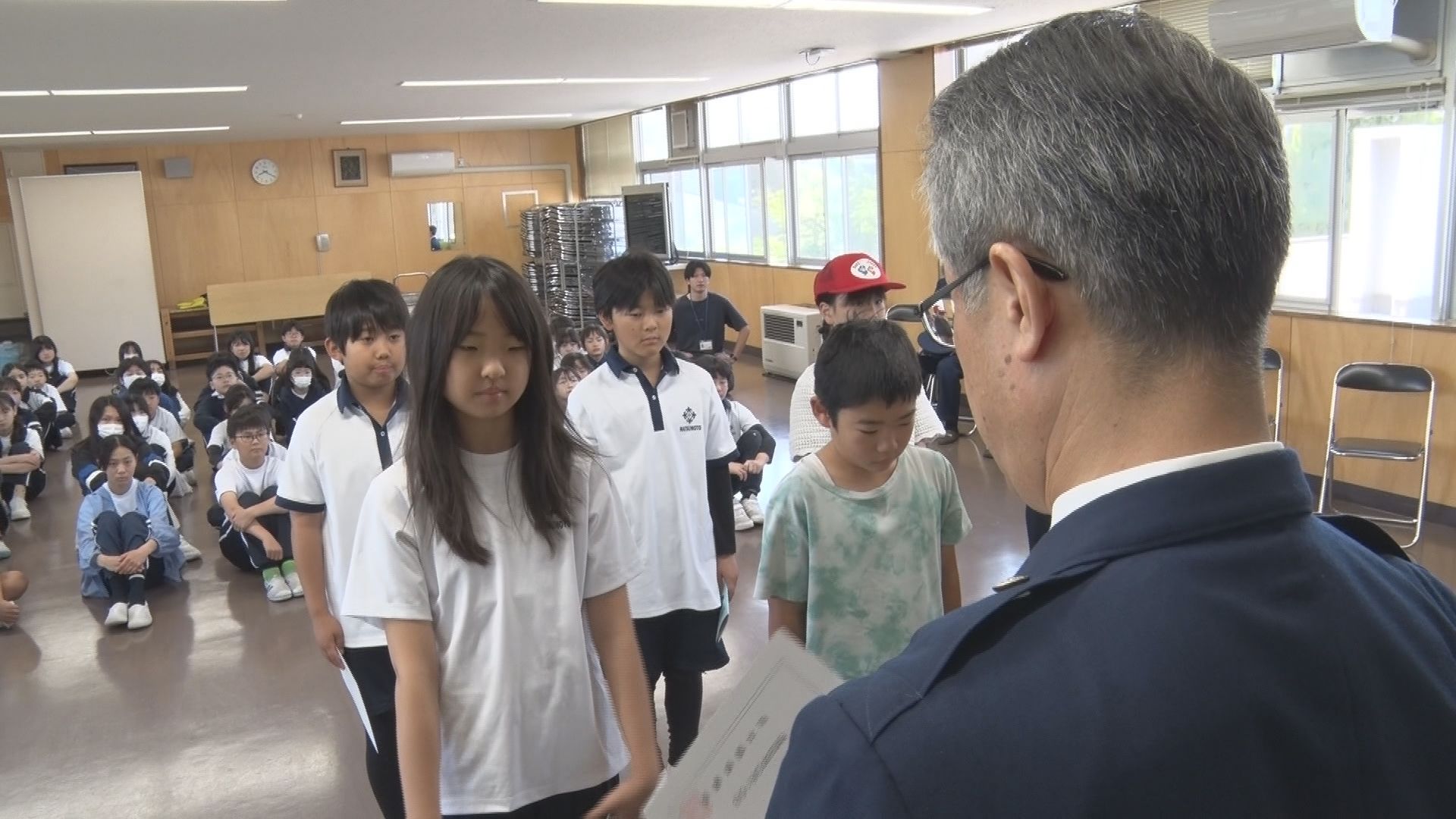家族や地域の安全守るセーフティーリーダーに　小学６年生70人を任命　まずは学校や家庭から防犯意識高め…