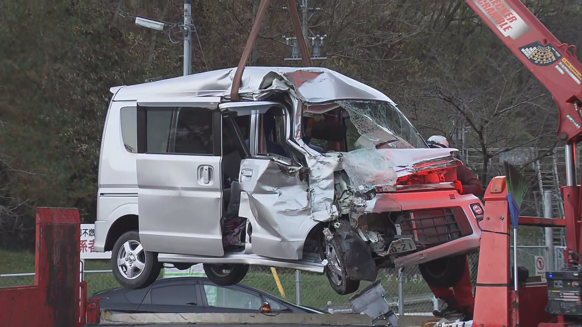 長野市の国道　軽乗用車と大型トラックが正面衝突　82歳女性死亡　センターラインはみ出したか