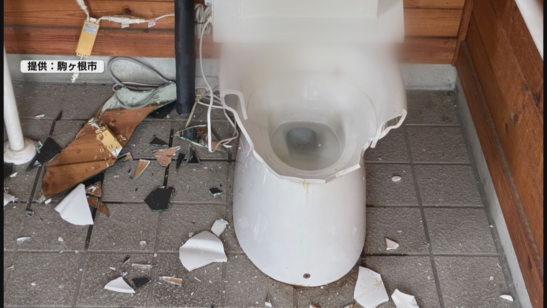 ひどい！トイレがめちゃくちゃ　便器1…