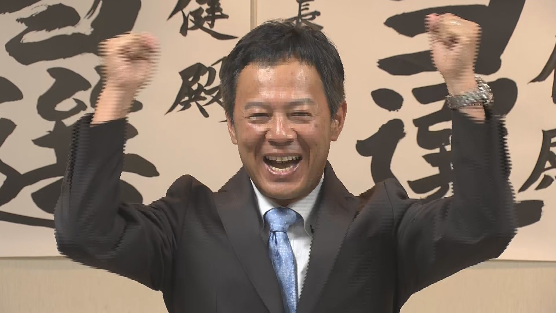 「新しい風必ず吹かせます」新人2人の一騎打ち…大町市長選挙で元県職員の柳原健さん(56)初当選　投票…