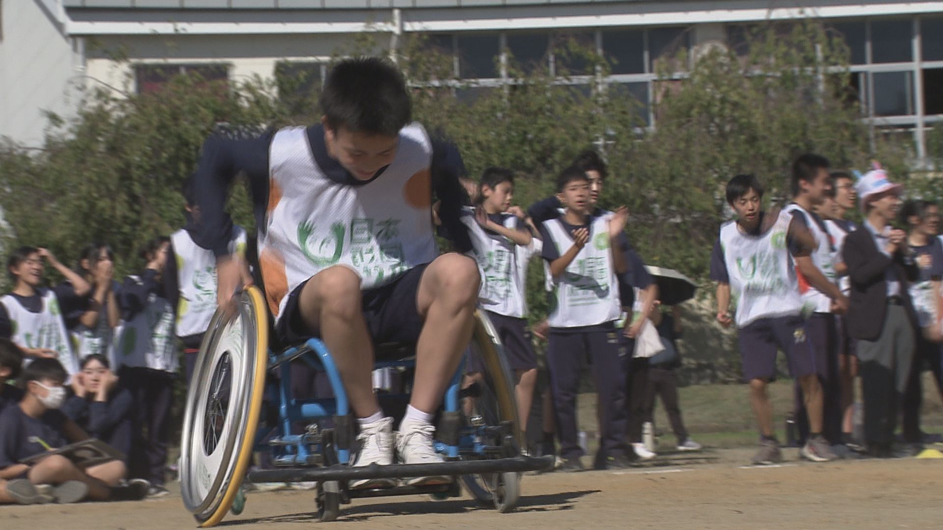 生徒全員の心をひとつに「車いすリレー…