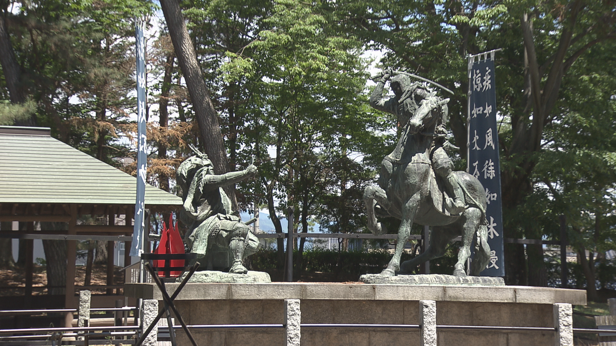 武田信玄と上杉謙信の銅像
