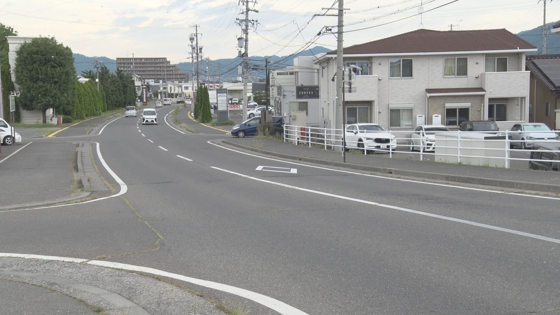 松本市の市道を横断していた男性　車に…