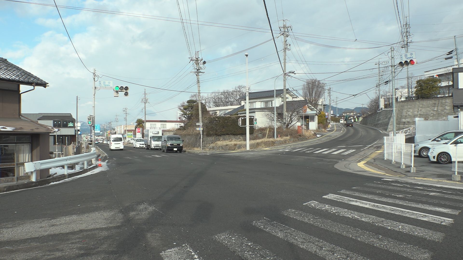 トラックとバイク衝突事故　バイクの男…