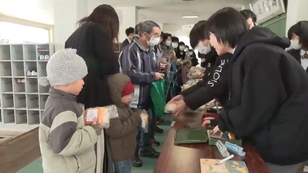 駒ケ根市の中学生が考案した新作の牛乳パン　1時間で完売の人気　売り上げの一部は能登半島地震の復興支援に【長野】