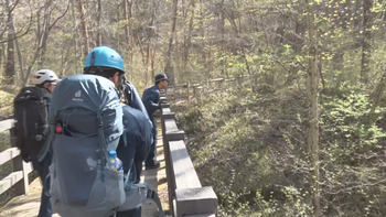 30分ほどの間に…山菜採りの妻を車で待っていた76歳の夫が行方不明に 130人態勢で捜索