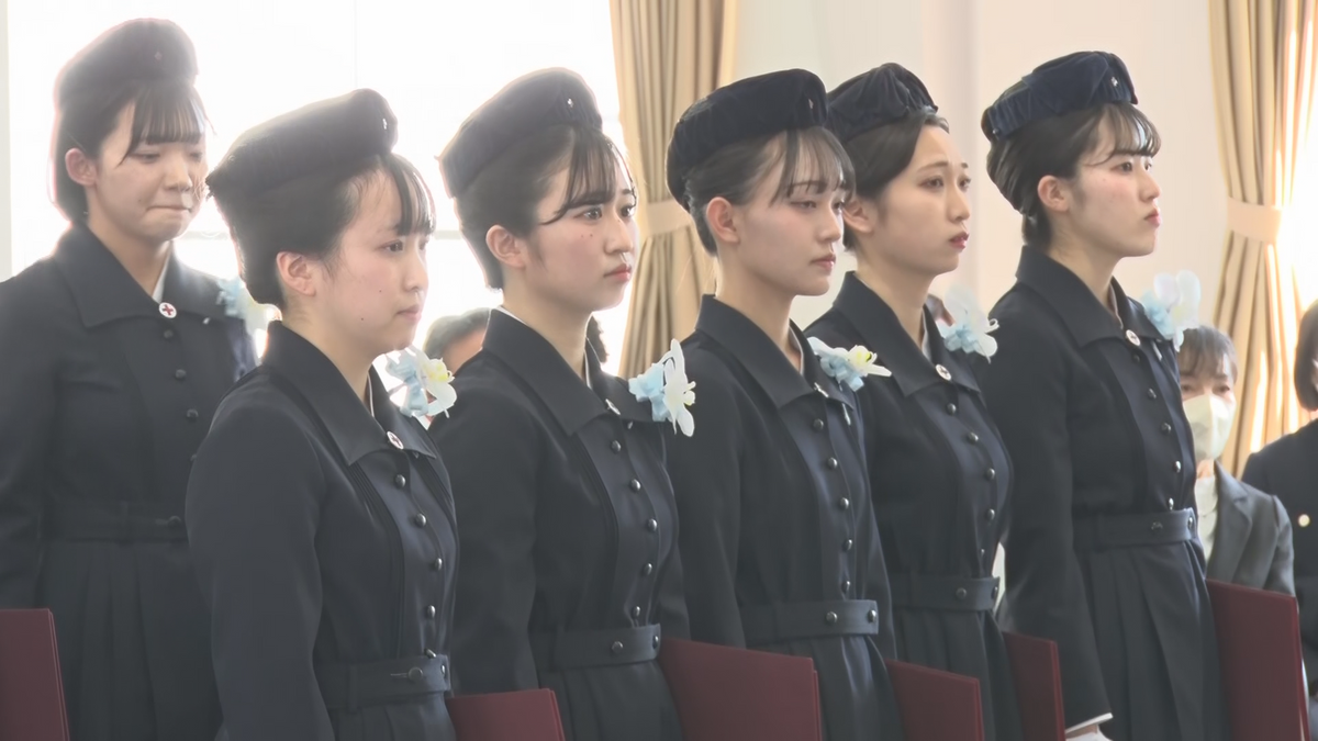 看護師の卵」門出の日 看護専門学校で卒業式 「患者に寄り添える看護師