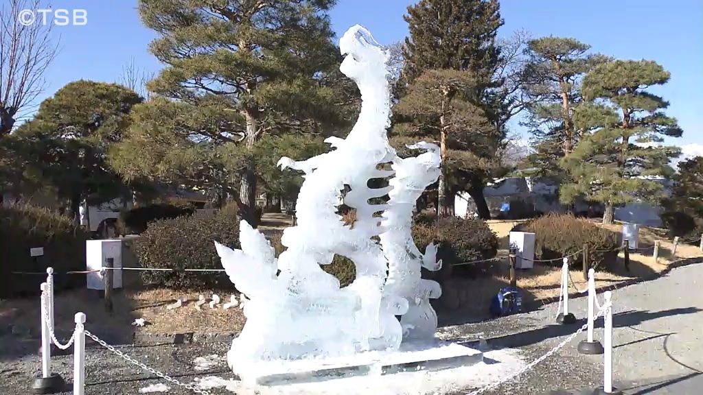 松本市の氷彫フェスティバル　4年ぶりに復活の滑り台人気　午後5時から夜通しの作業がスタート全国13チームが争う【長野】