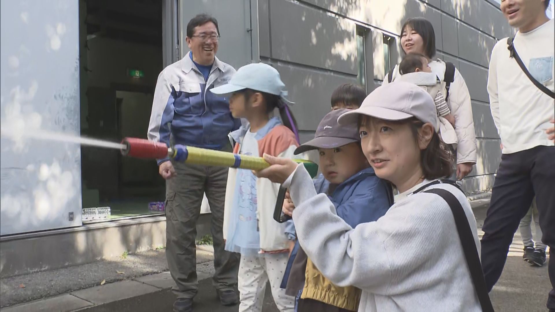 高所作業車や実験で楽しく学ぶ！親子で体験　松本市で「下水道祭」【長野】