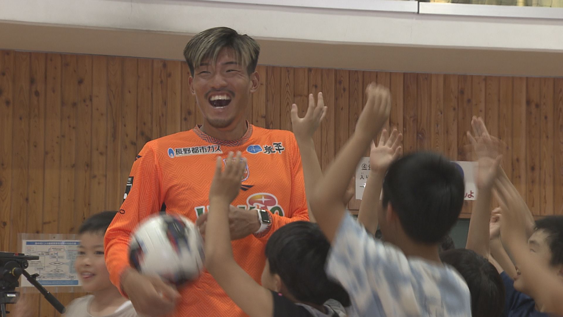 AC長野パルセイロの選手が長野市の小学生約200人と交流 10月のホーム