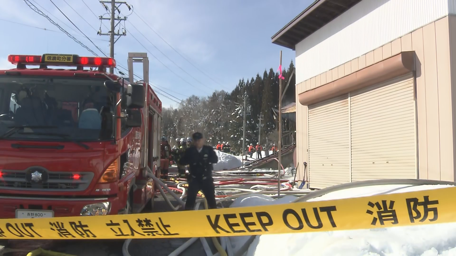 住宅と離れ全焼　焼け跡から１人の遺体…