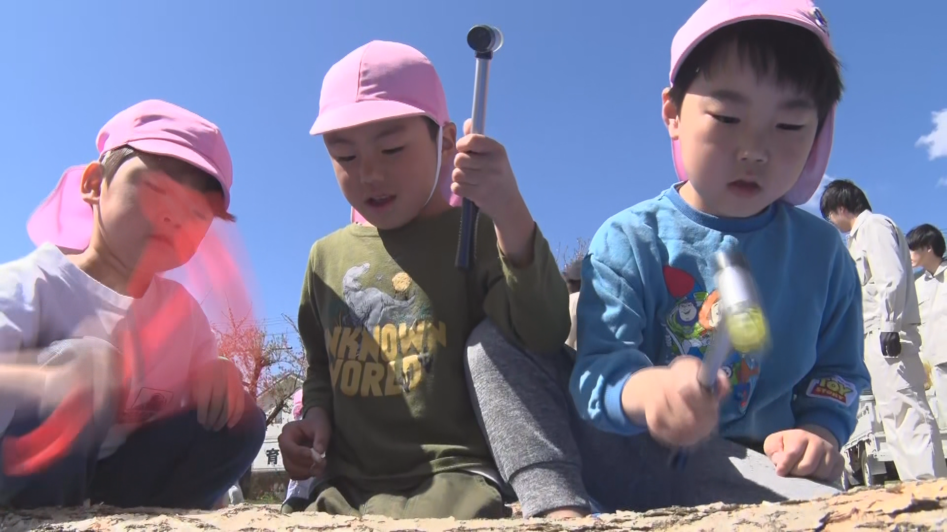 「トントントン」園児がシイタケの駒打…
