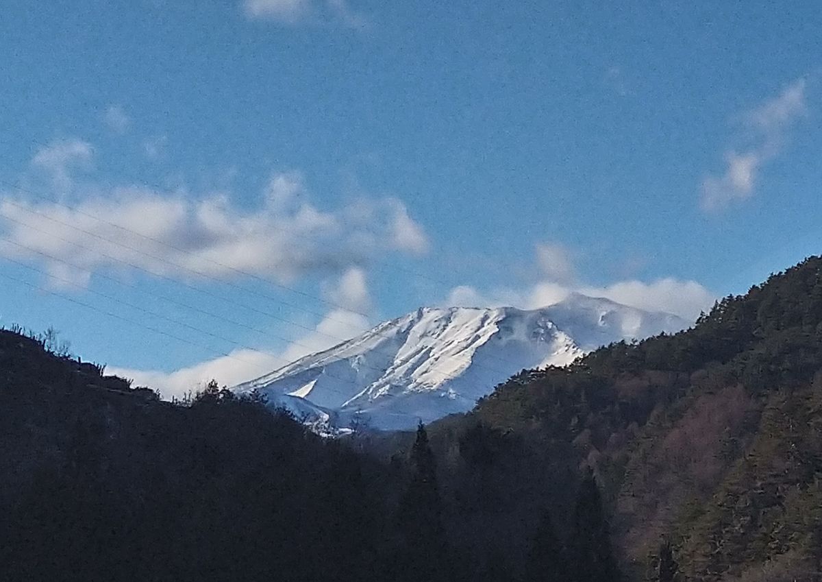 御嶽山の噴火警戒レベルを火口周辺規制の2に引き上げ　山頂付近を震源とする火山性地震が増加　火口からおおむね1キロの範囲では大きな噴石や火砕流に警戒【長野】