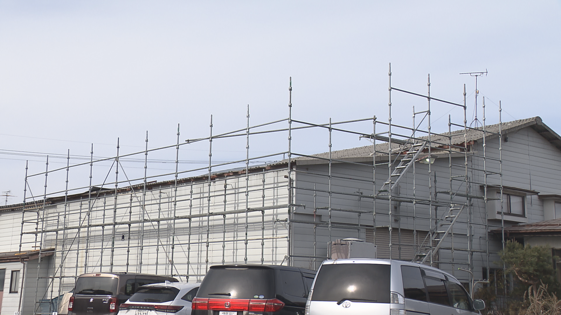 須坂市で倉庫の屋根から約6メートル下に転落　修繕箇所の点検作業をしていた67歳男性死亡【長野】