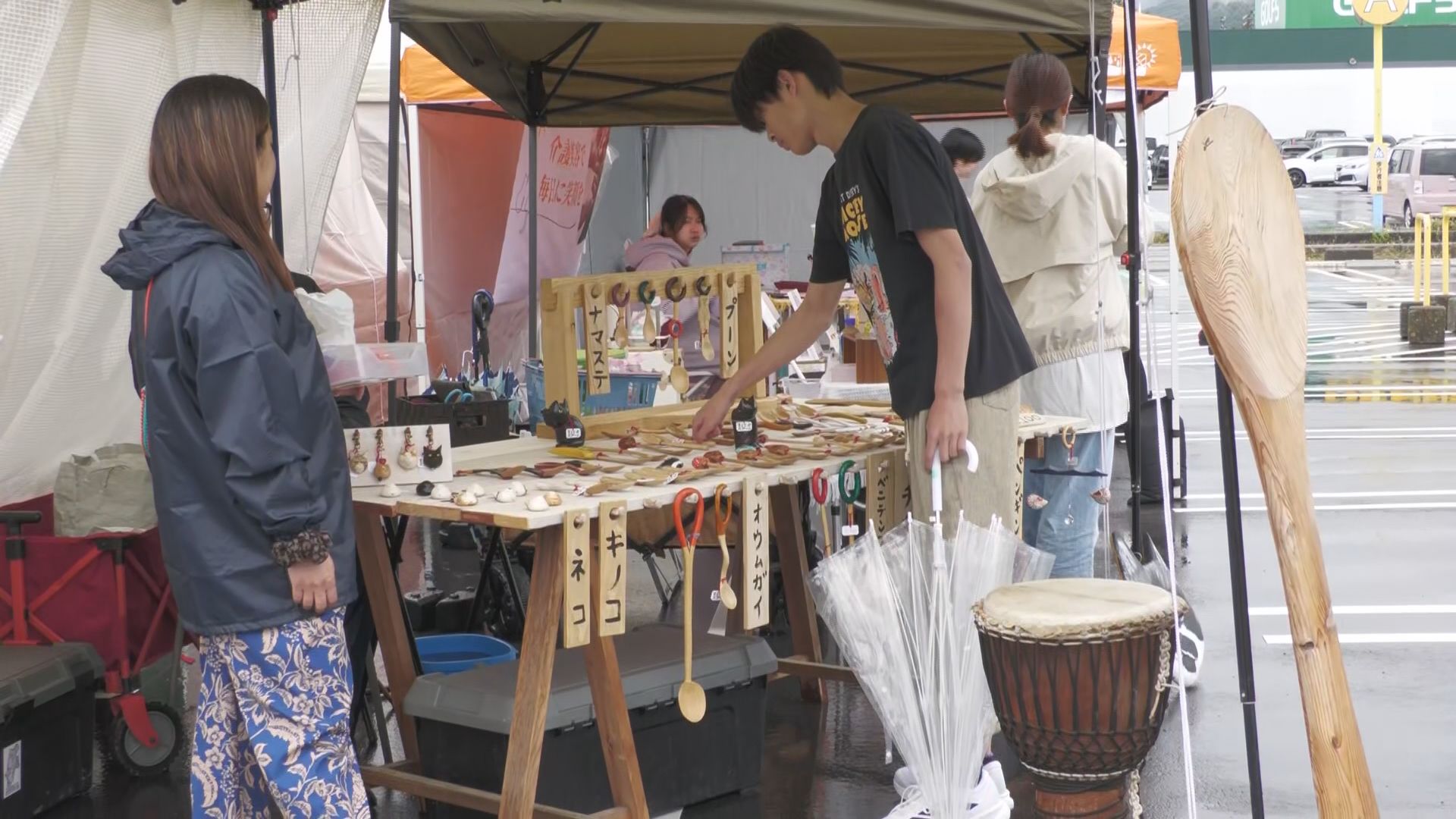 音楽やハンドメイド作品のブースも…「…