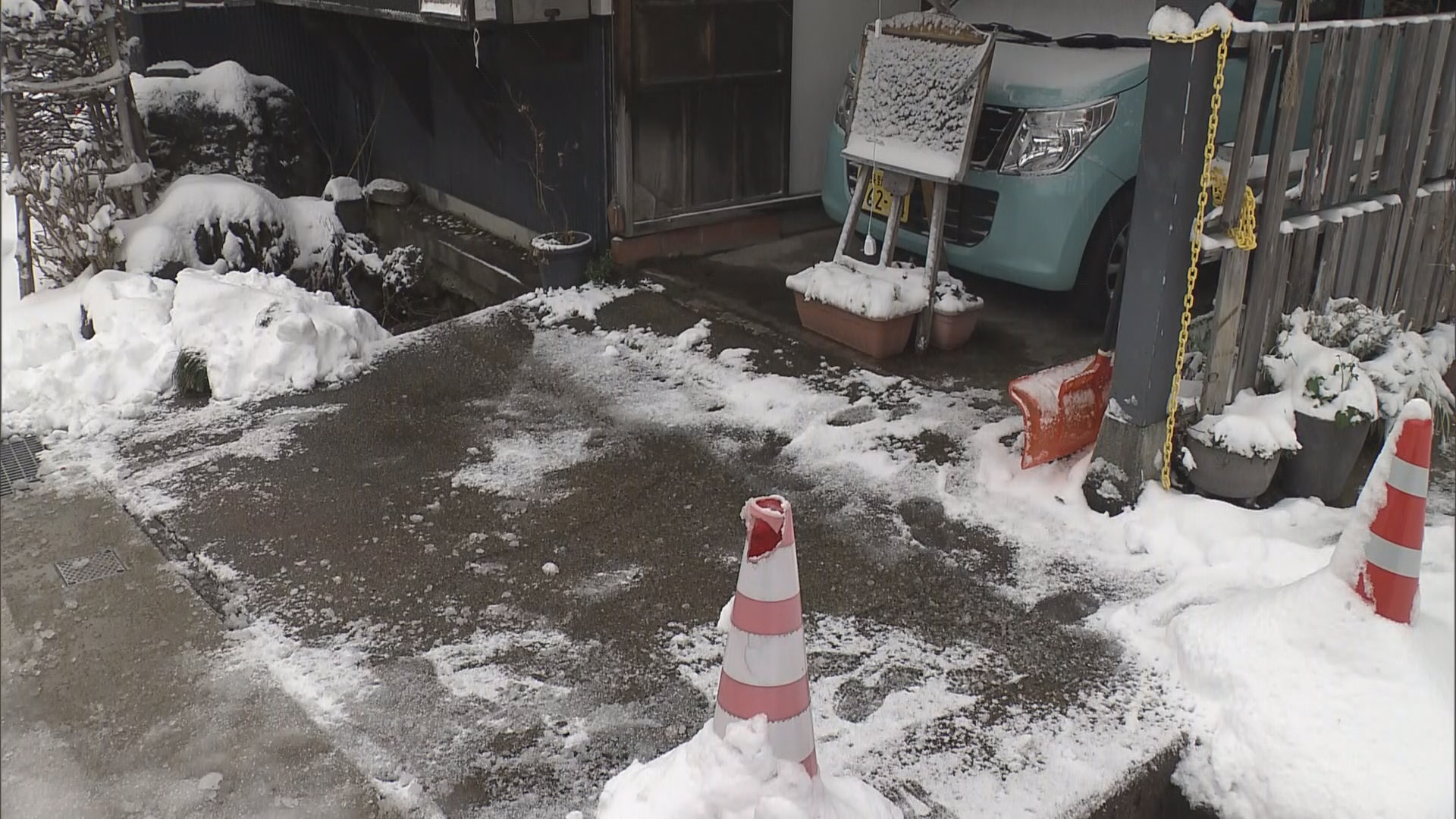 除雪作業をしていた78歳の男性クマに…